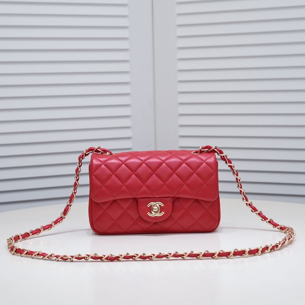 シャネルバッグ正面デザイン